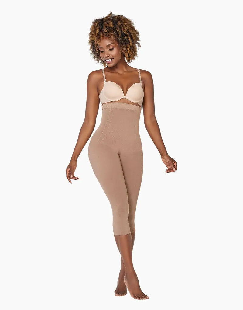 Curveez Capri Leggings Comfort Evolution shapewear in black, offering moderate compression with high-waist and thigh control for a sleek silhouette.