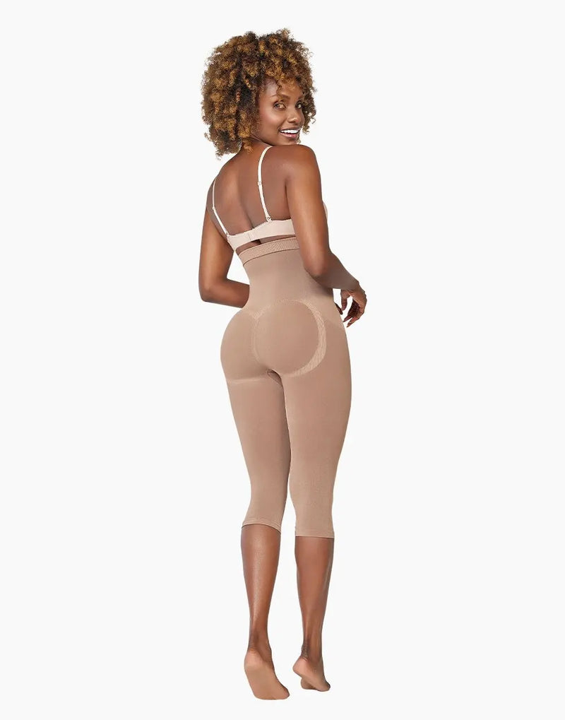 Curveez Capri Leggings Comfort Evolution shapewear in black, offering moderate compression with high-waist and thigh control for a sleek silhouette.